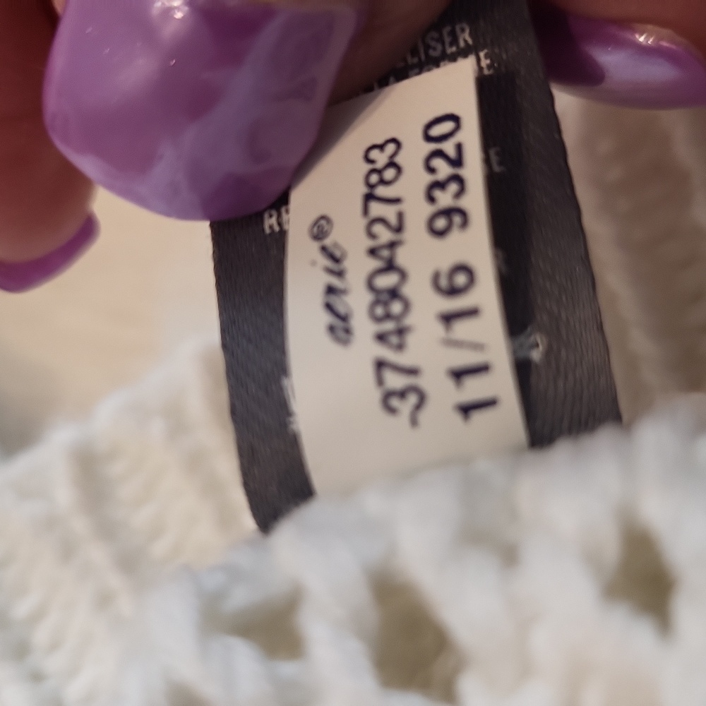 Erie crocheted sweater - Picture 8 of 12